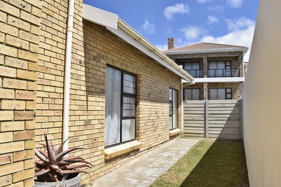 2 Bedroom Property for Sale in Struisbaai Western Cape